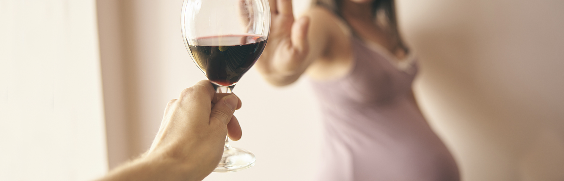 Grávida e bebida alcoólica: por que essa combinação não pode acontecer?