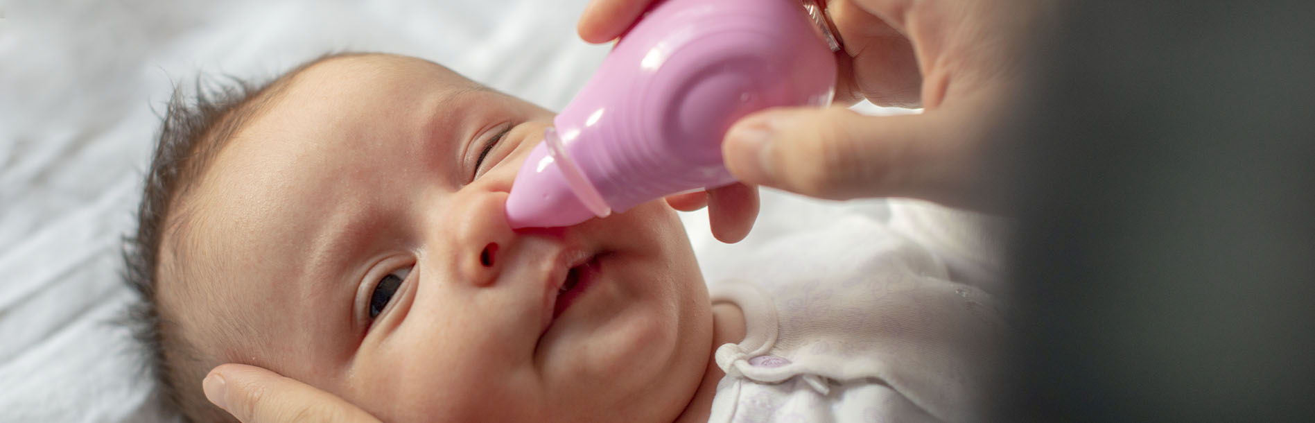 Sem mistério: aprenda a limpar o nariz de bebê recém-nascido