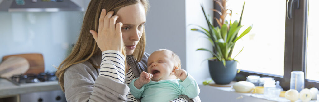 Privação do sono: veja por que a mãe do bebê recém-nascido precisa de ajuda